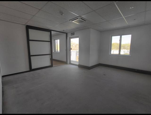 1,014M² OFFICE TO LET IN BRYANSTON